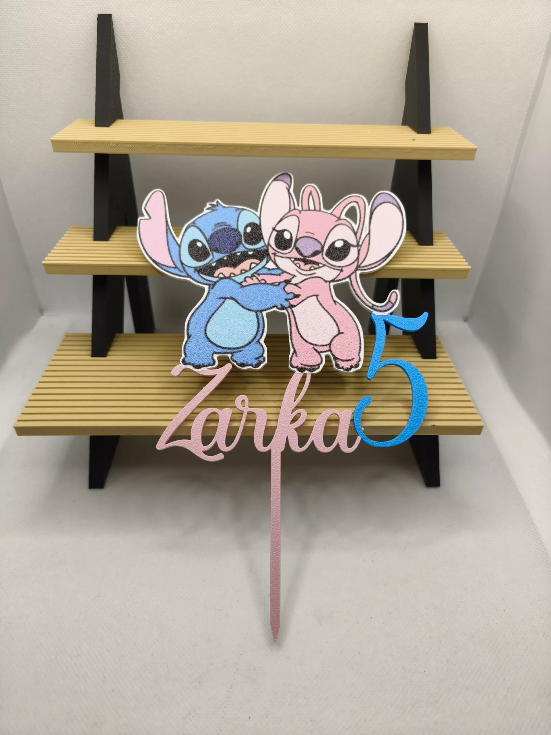 Zápich Stitch s menom a vekom