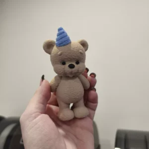 Macko čo sfukuje sviečku