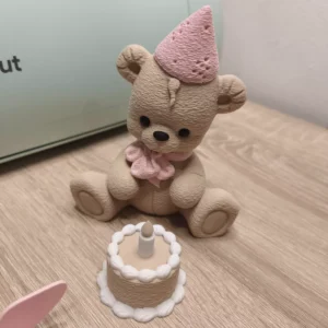 Narodeninový macko s tortičkou