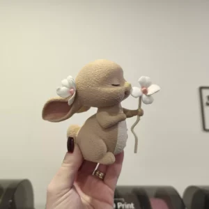 Zajačik s kvetinkou