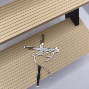 Strieborný zrkadlovy križik s holubicou