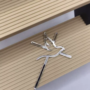 Strieborný zrkadlovy križik s holubicou