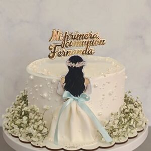 Dievča na prijímanie na predok torty