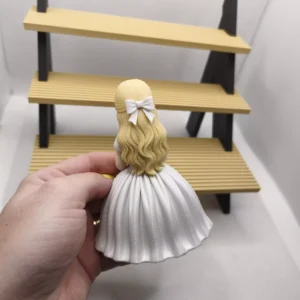 Dievča na prijimanie na predok torty